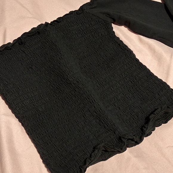 Hollister- Off the shoulder black top - Picture 2 of 3